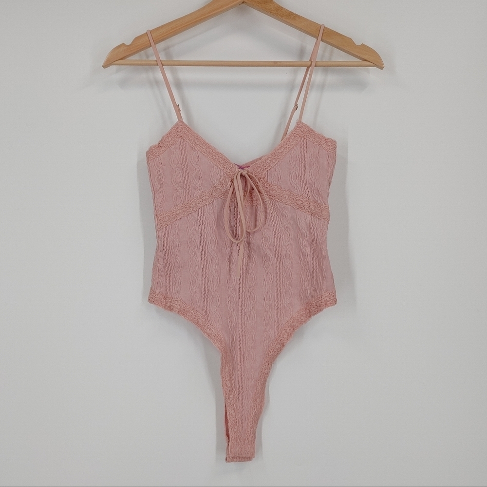 Edikted Lacey Keyhole Knit Bodysuit